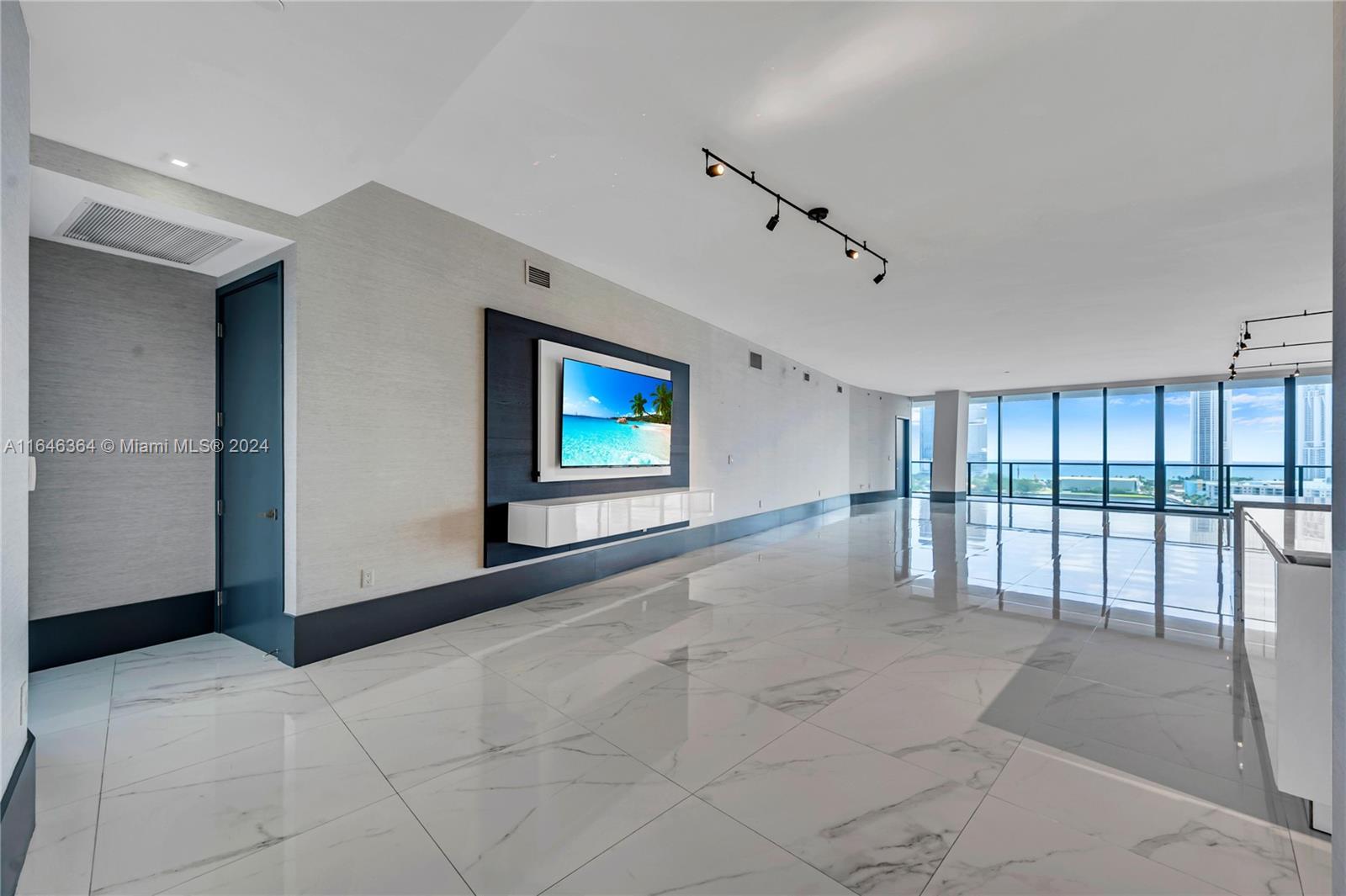 PRIVE CONDO - Residential