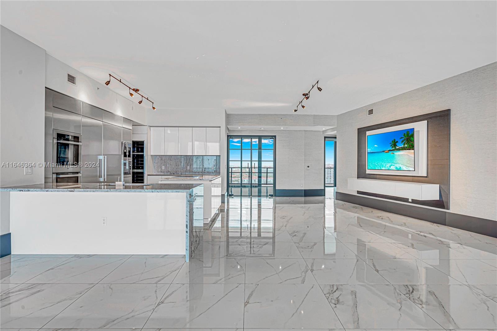 PRIVE CONDO - Residential