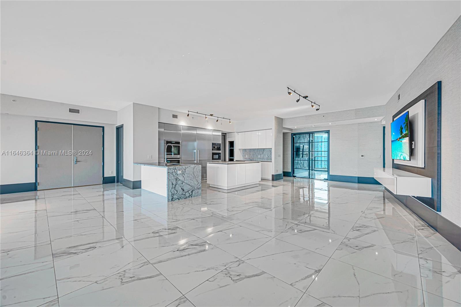 PRIVE CONDO - Residential