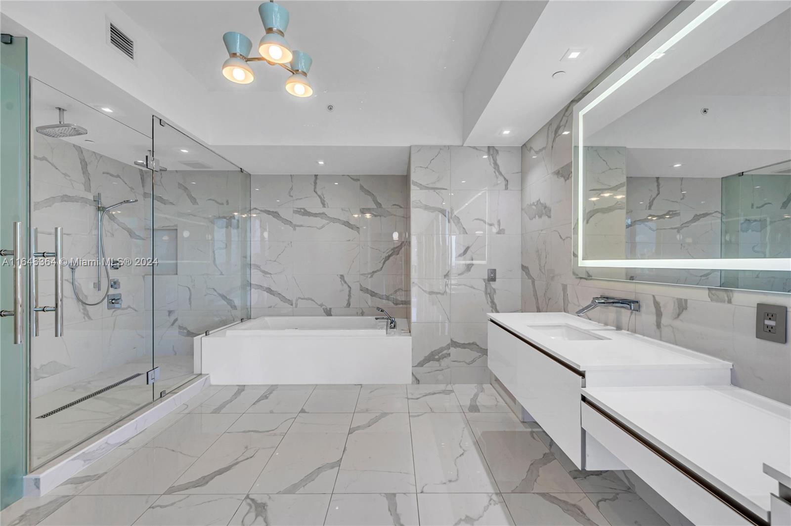 PRIVE CONDO - Residential