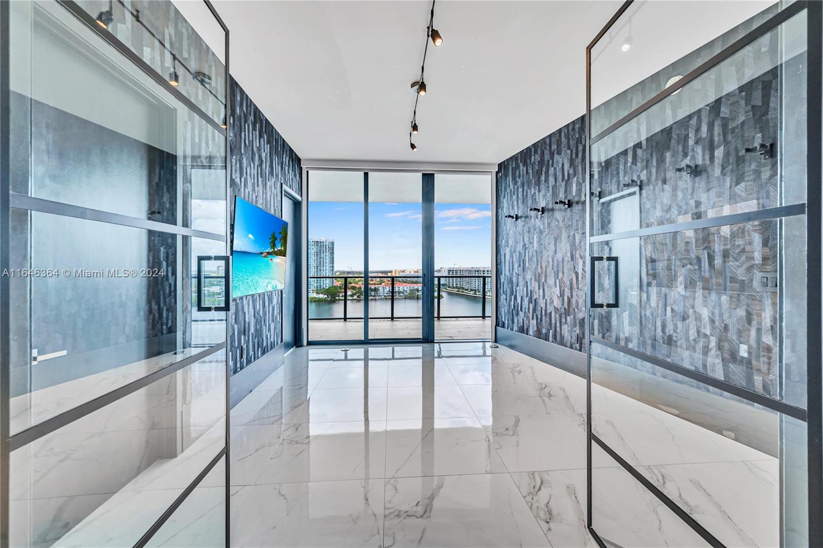 PRIVE CONDO - Residential