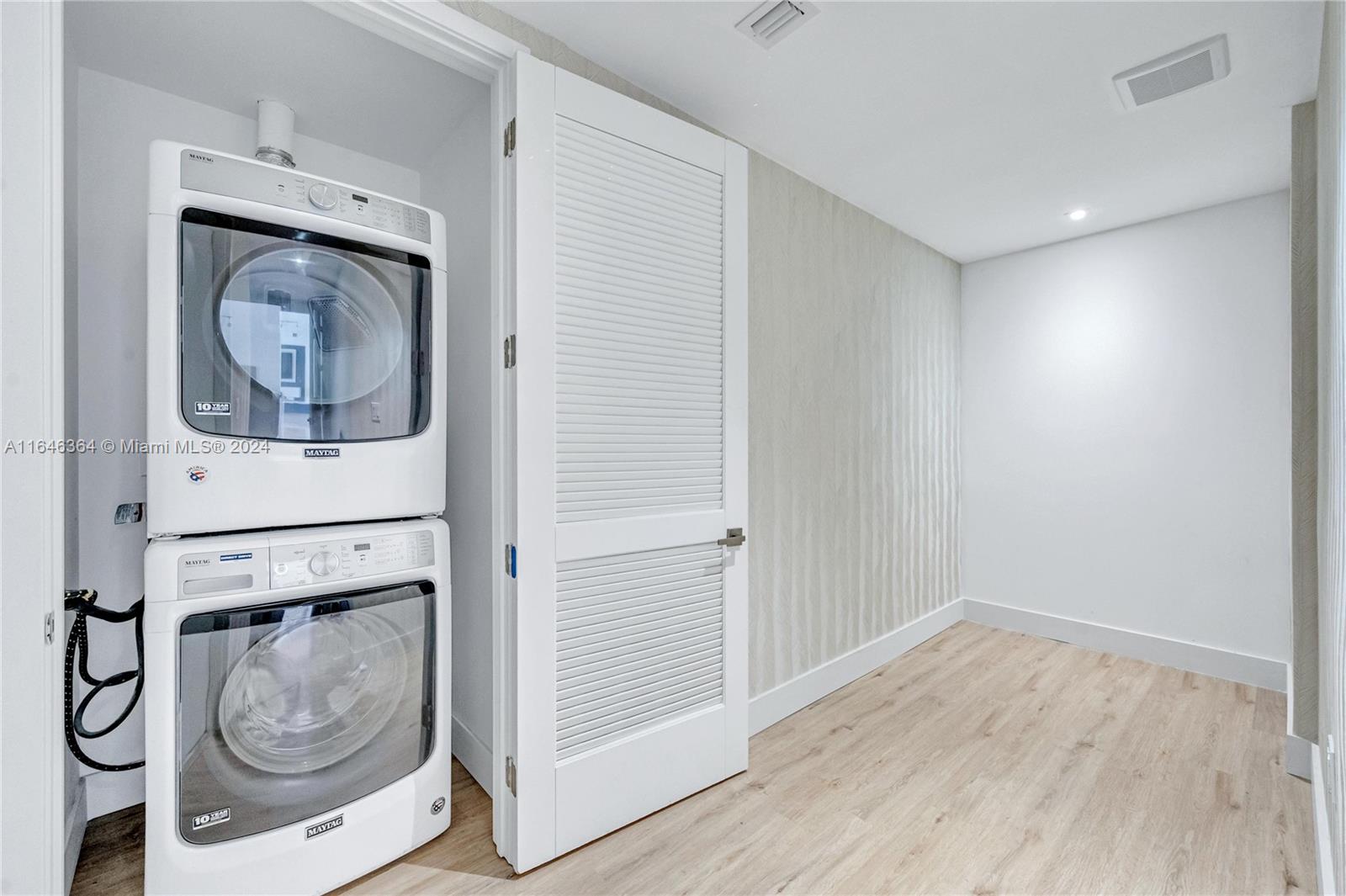 PRIVE CONDO - Residential