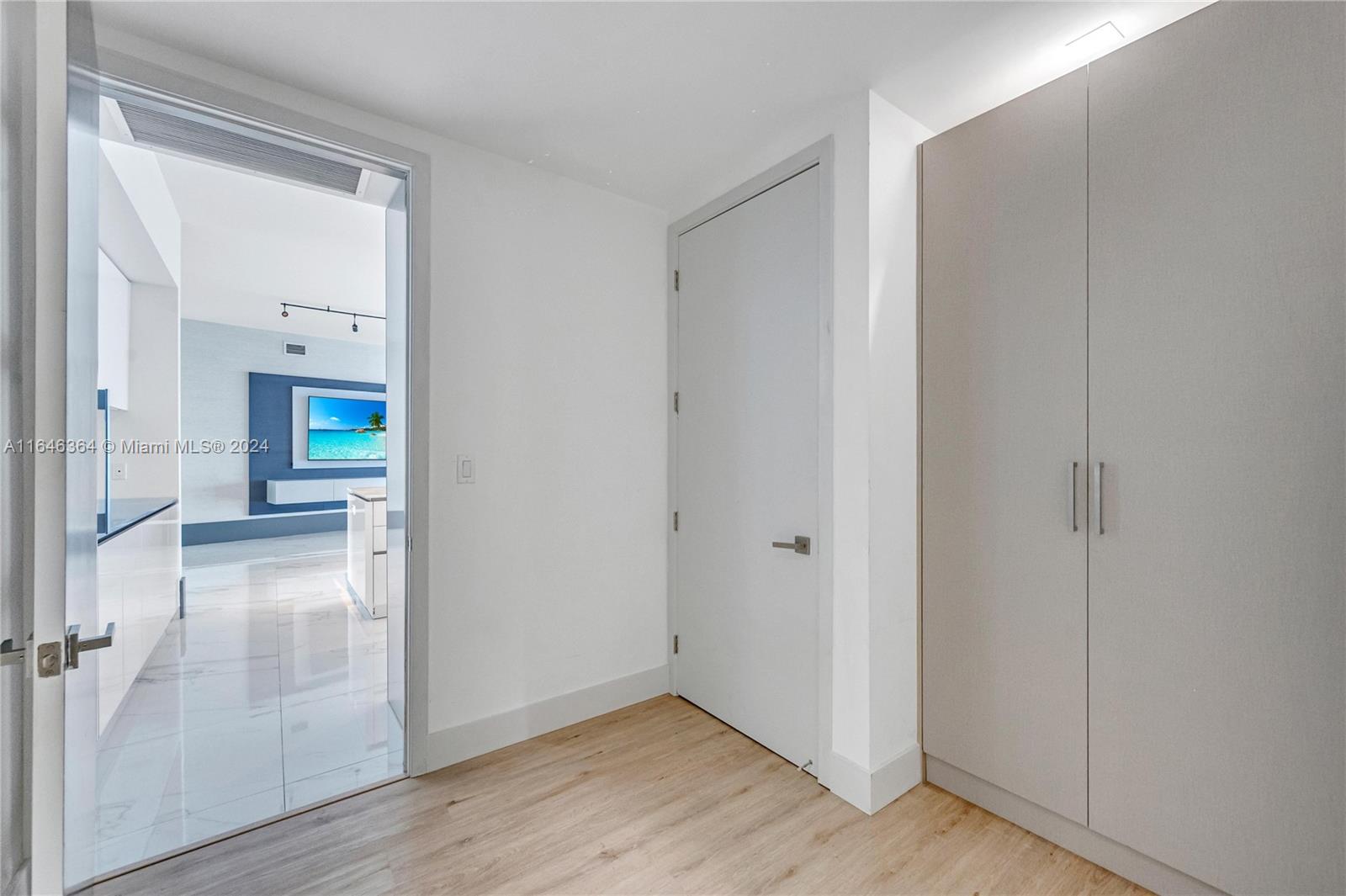 PRIVE CONDO - Residential