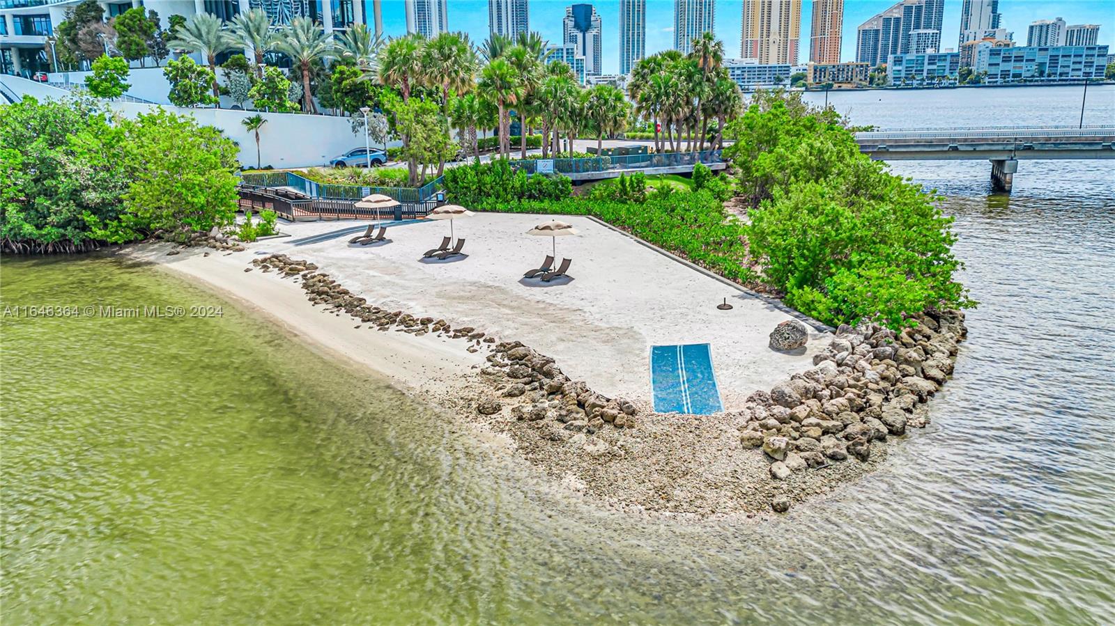 PRIVE CONDO - Residential