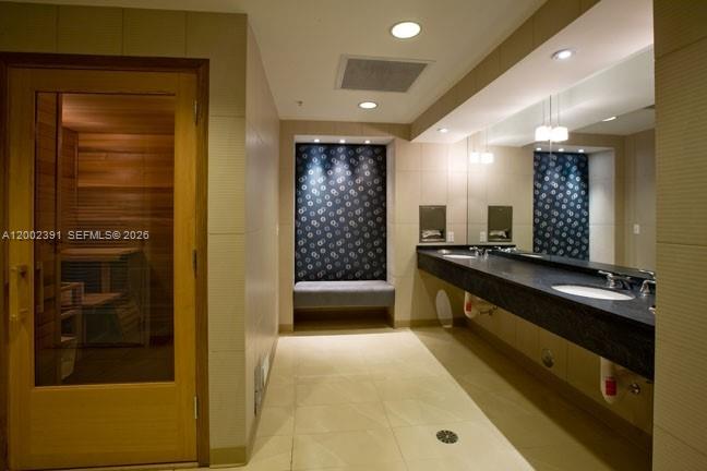 MET 1 CONDO - Residential