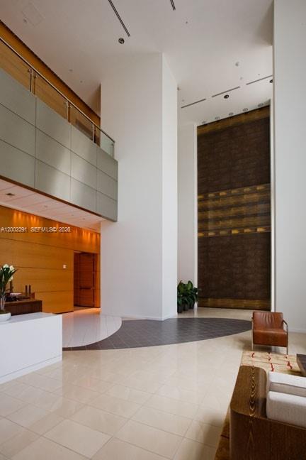 MET 1 CONDO - Residential