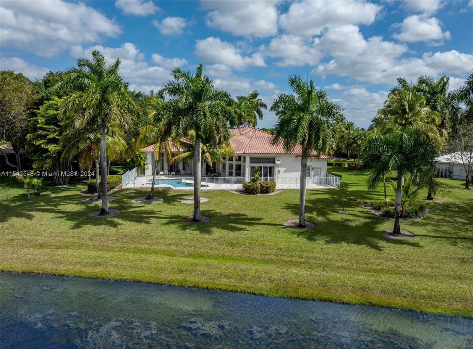 WINDMILL LAKE ESTATES - Residential