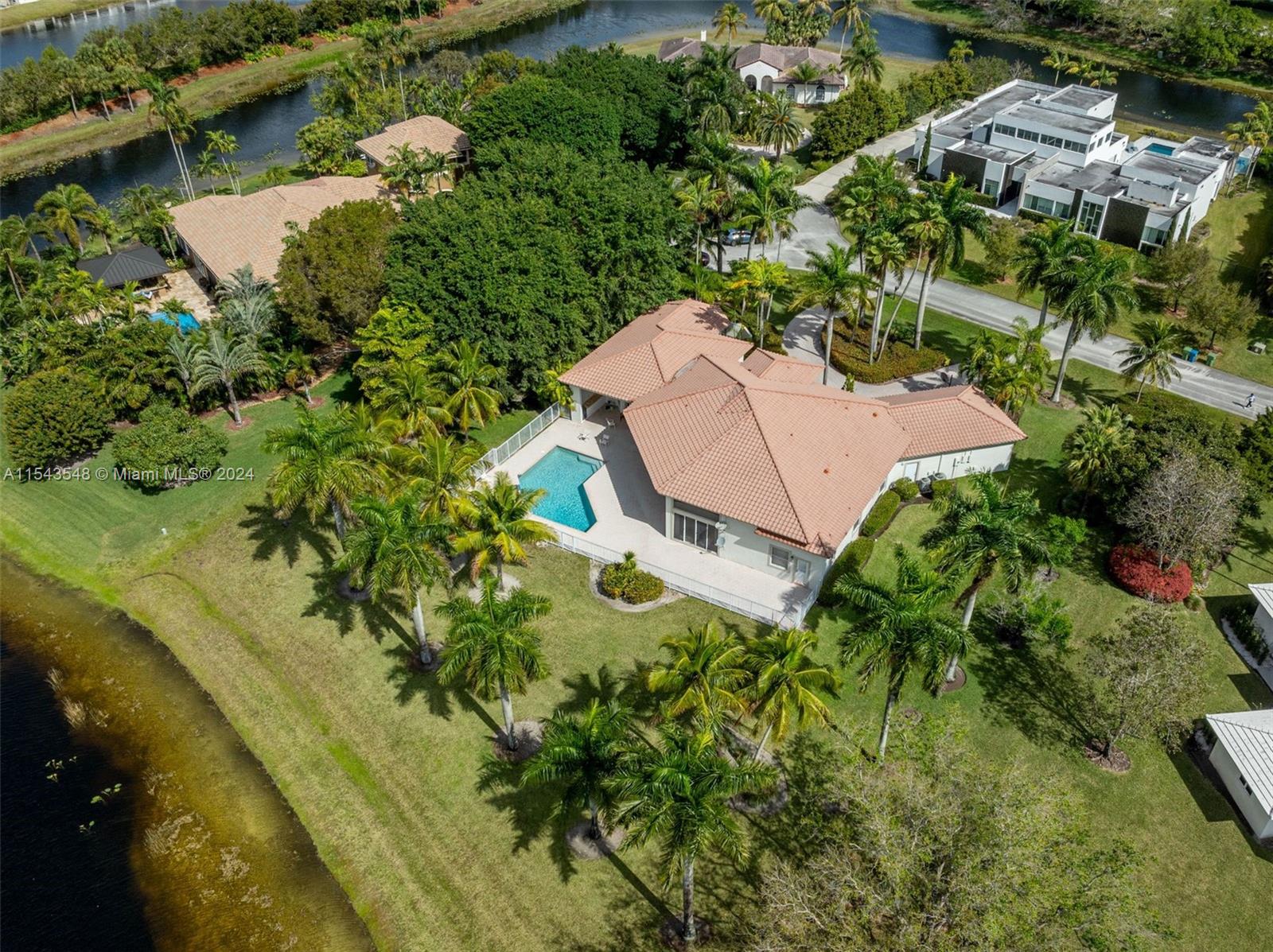 WINDMILL LAKE ESTATES - Residential