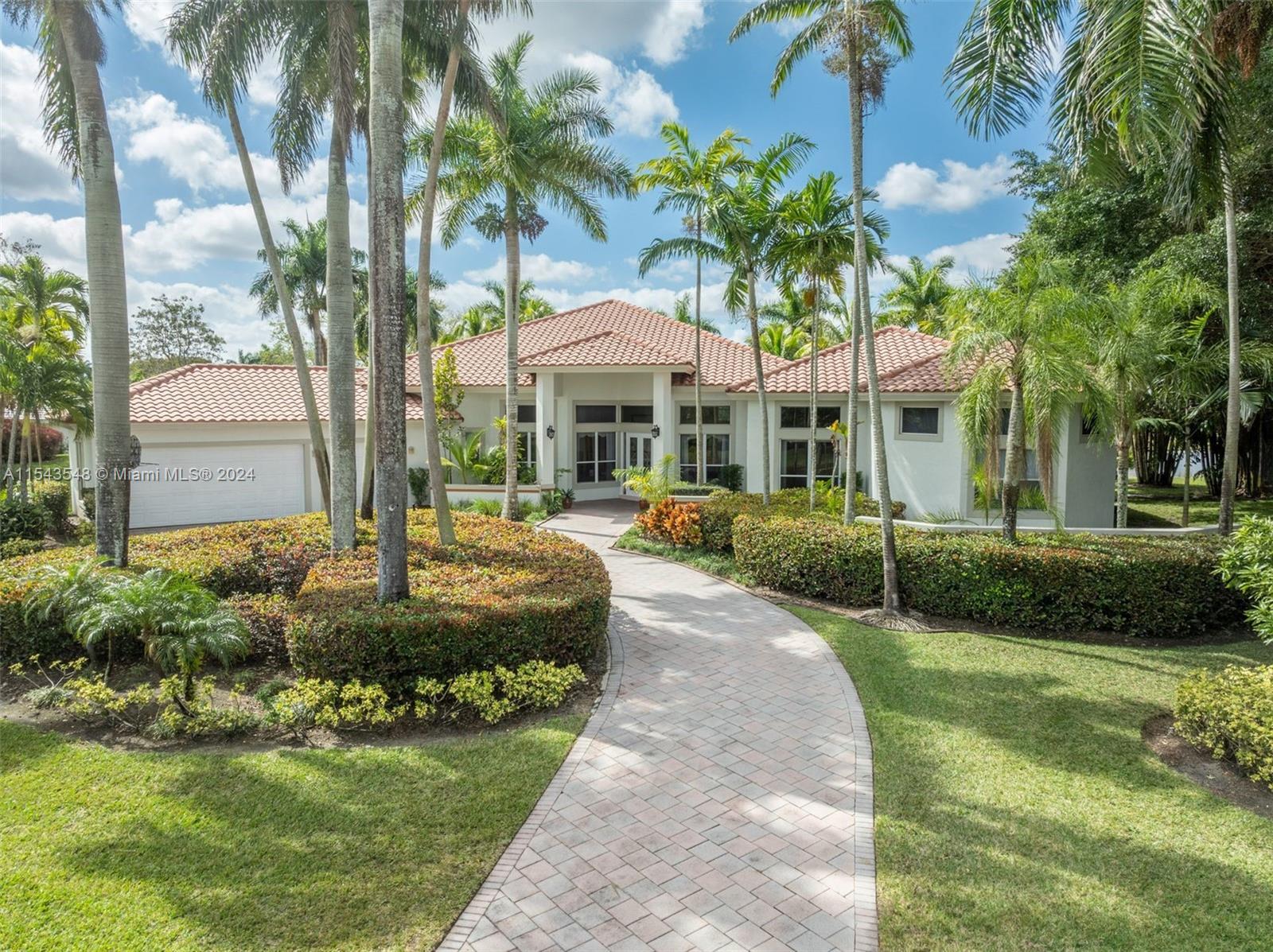 WINDMILL LAKE ESTATES - Residential