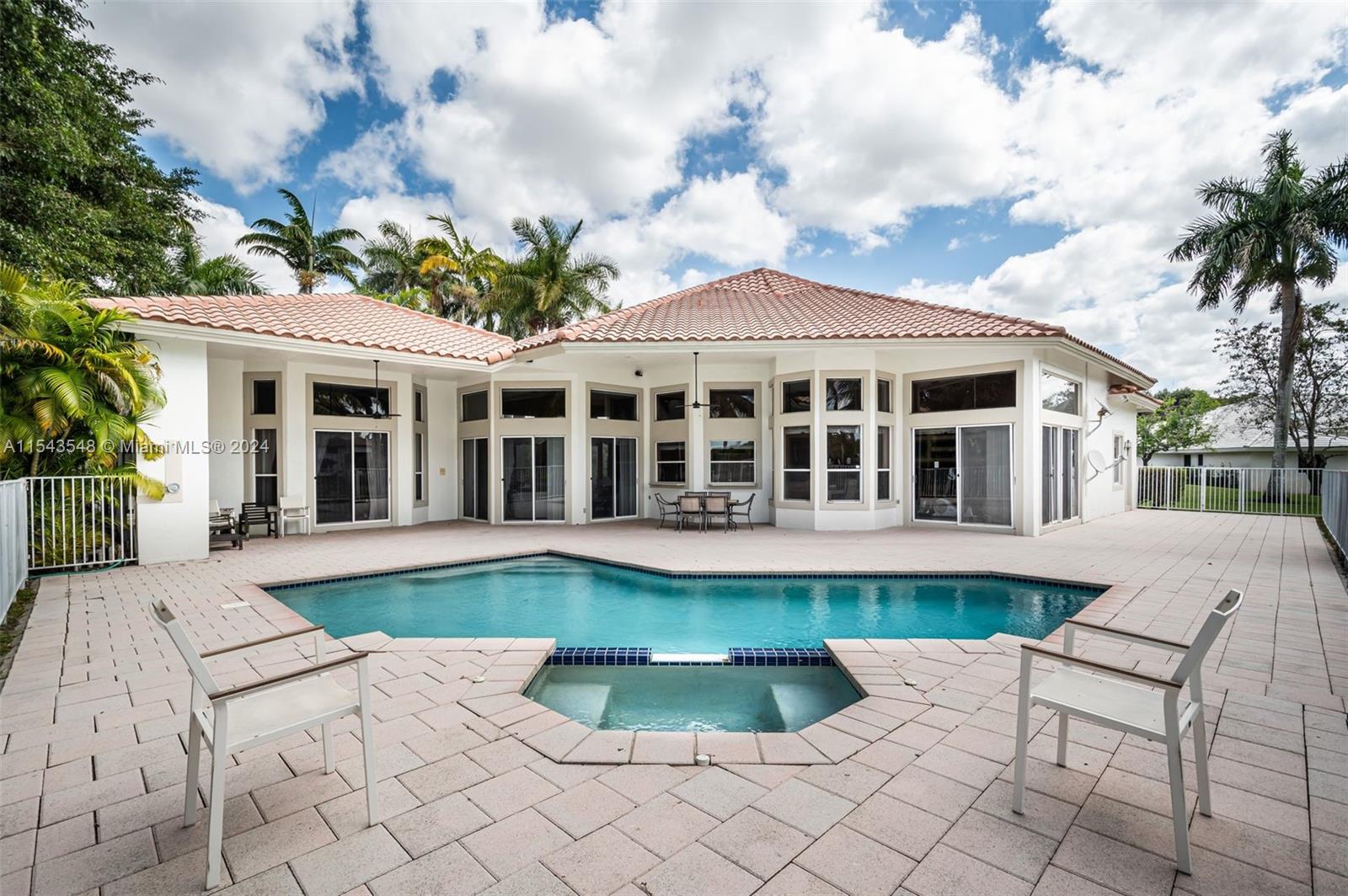 WINDMILL LAKE ESTATES - Residential