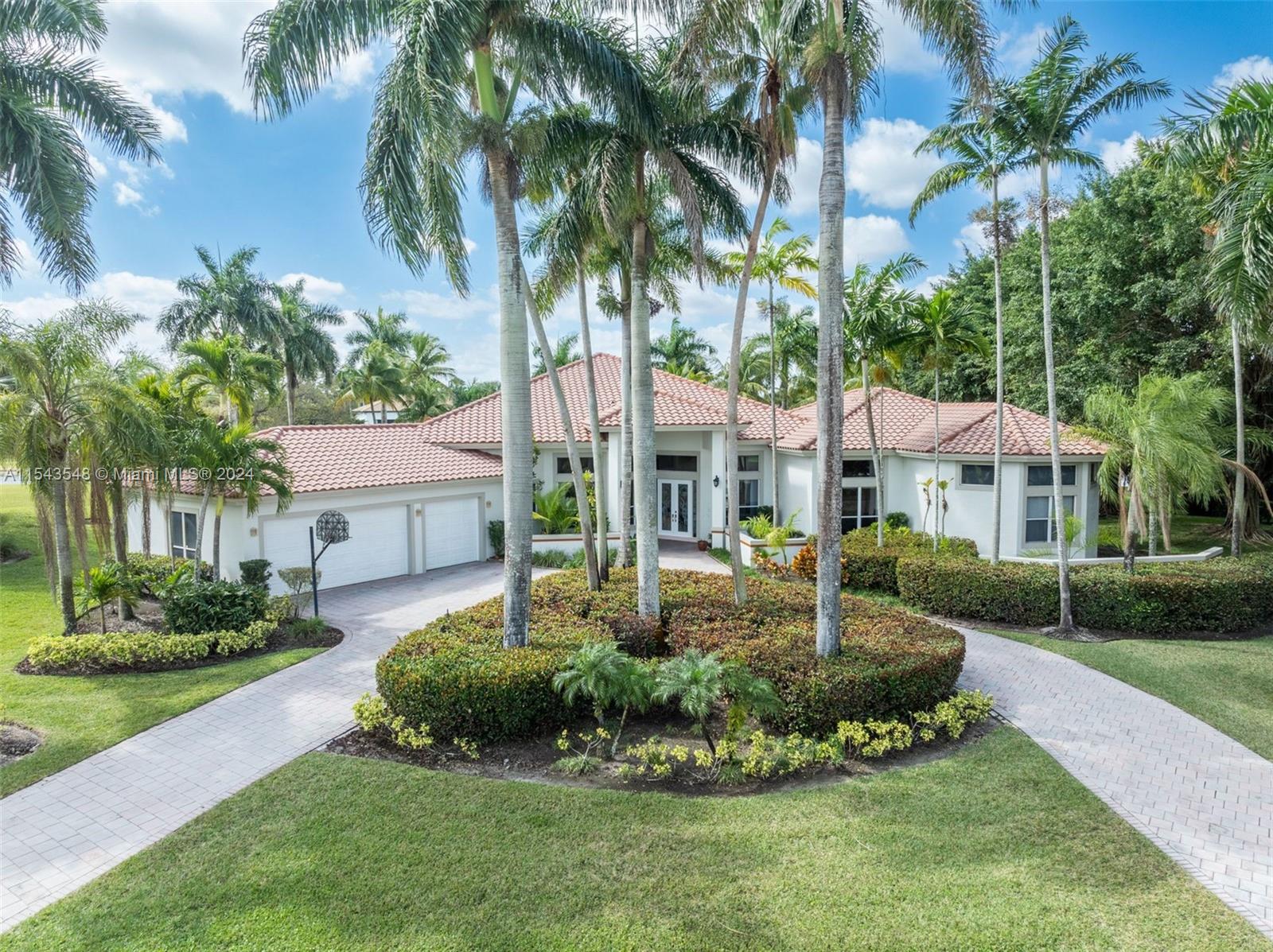 WINDMILL LAKE ESTATES - Residential