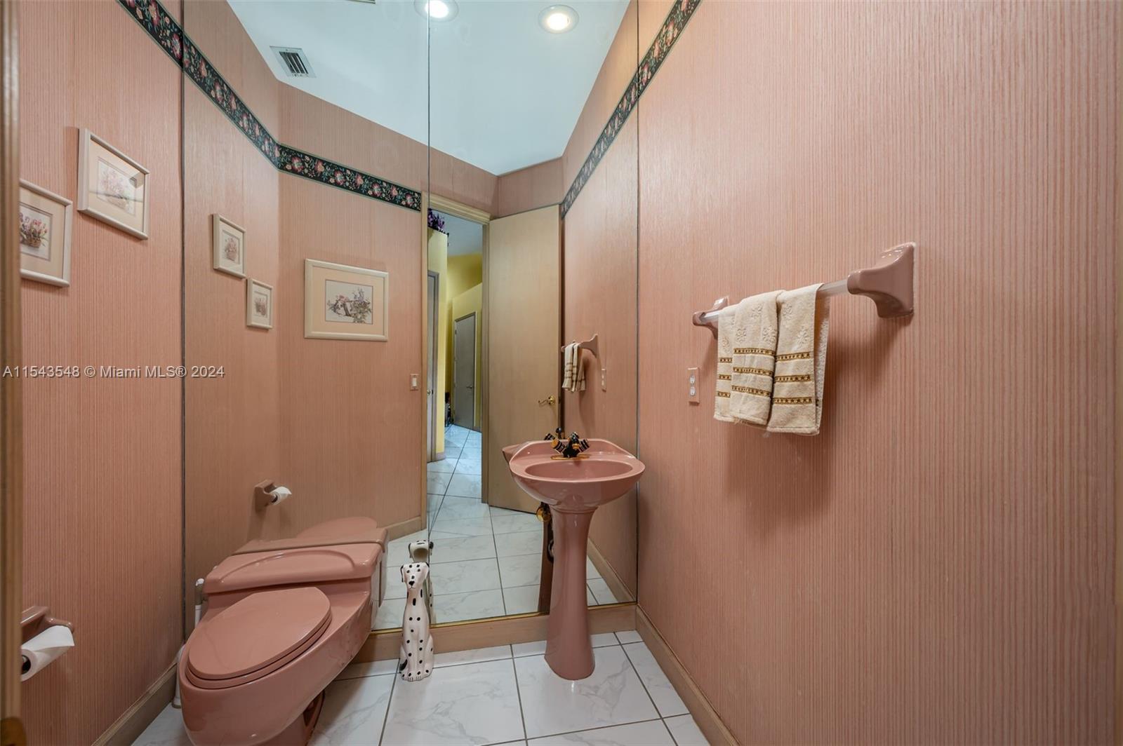 WINDMILL LAKE ESTATES - Residential