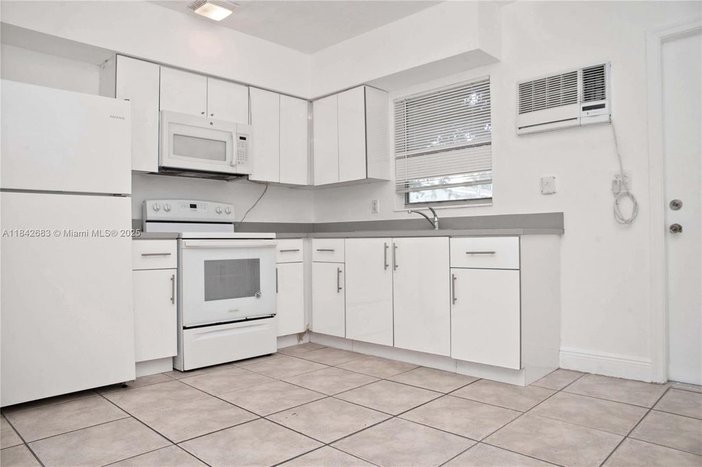 Photo of 2206 Fillmore St #2, Hollywood, FL 33020 (MLS # A11842683)