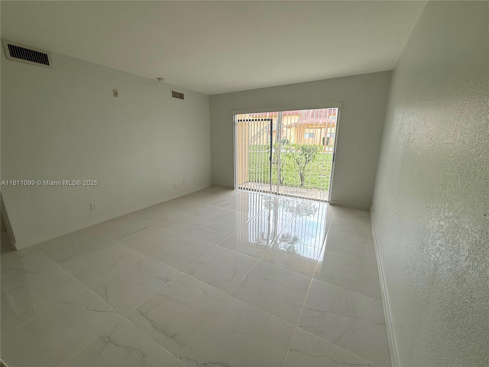 2840 Nw 55th Ave 1A, Lauderhill, Miami-Dade County, Florida - 2 Bedrooms  
2 Bathrooms - 
