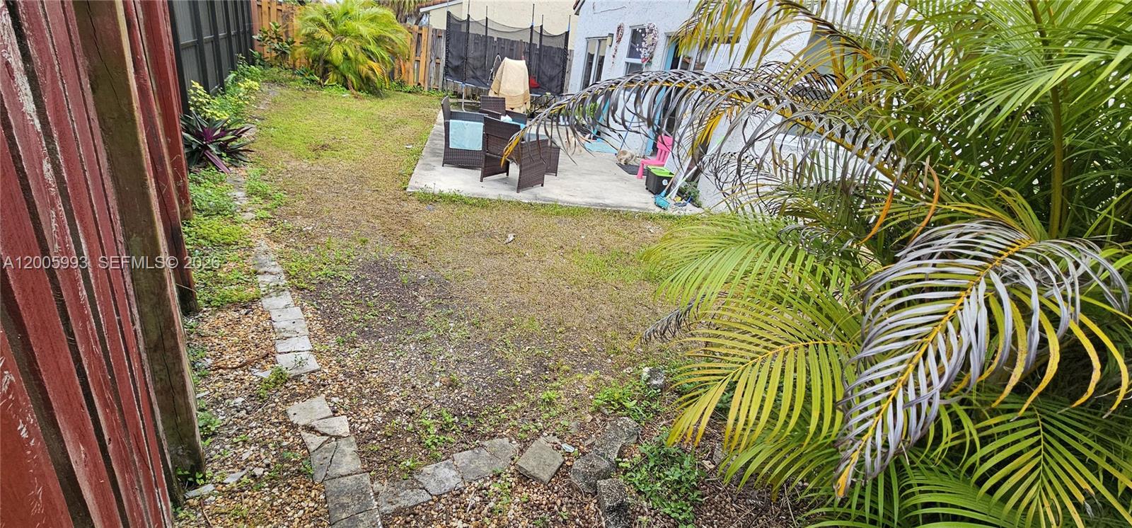 TAMIAMI LAKES SEC 5 - Residential