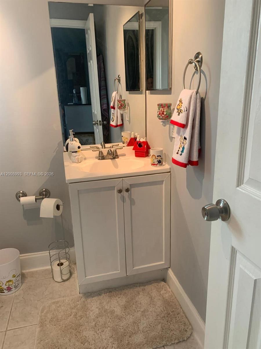 TAMIAMI LAKES SEC 5 - Residential