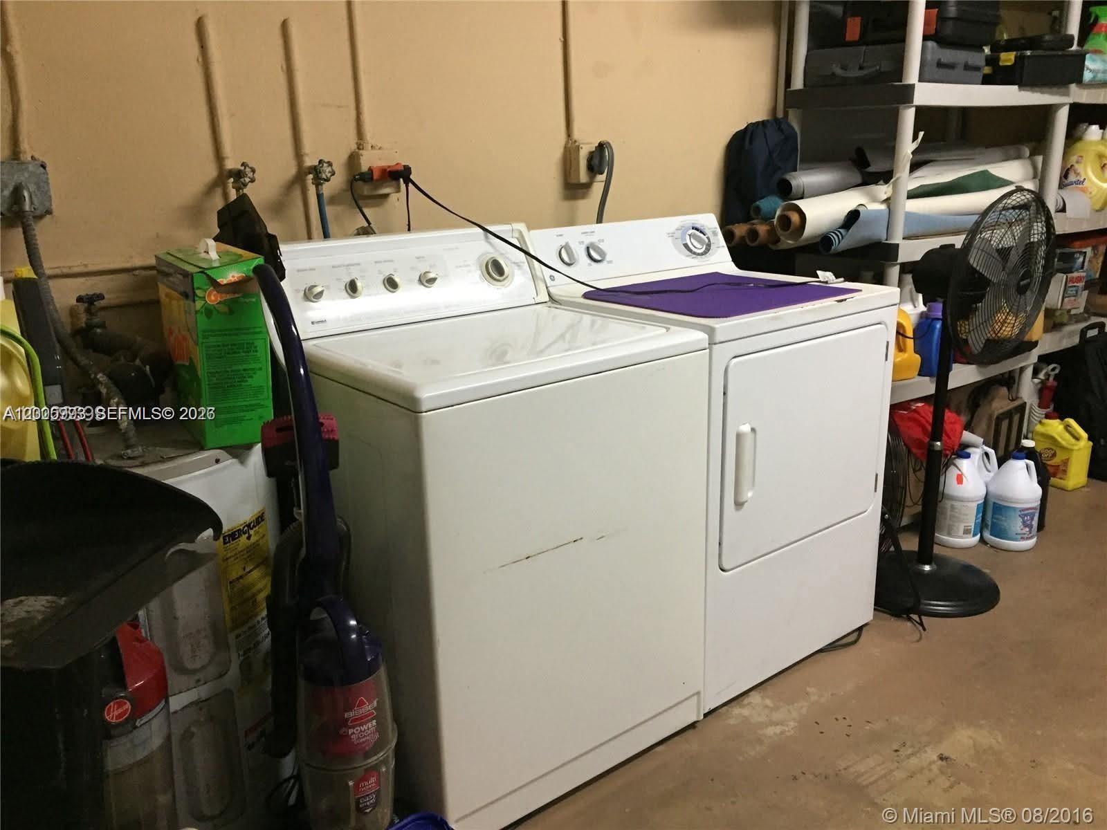 TAMIAMI LAKES SEC 5 - Residential