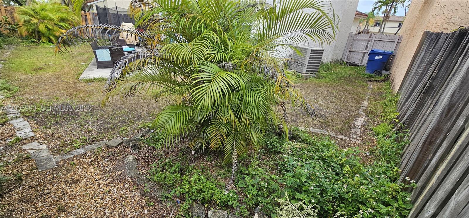 TAMIAMI LAKES SEC 5 - Residential