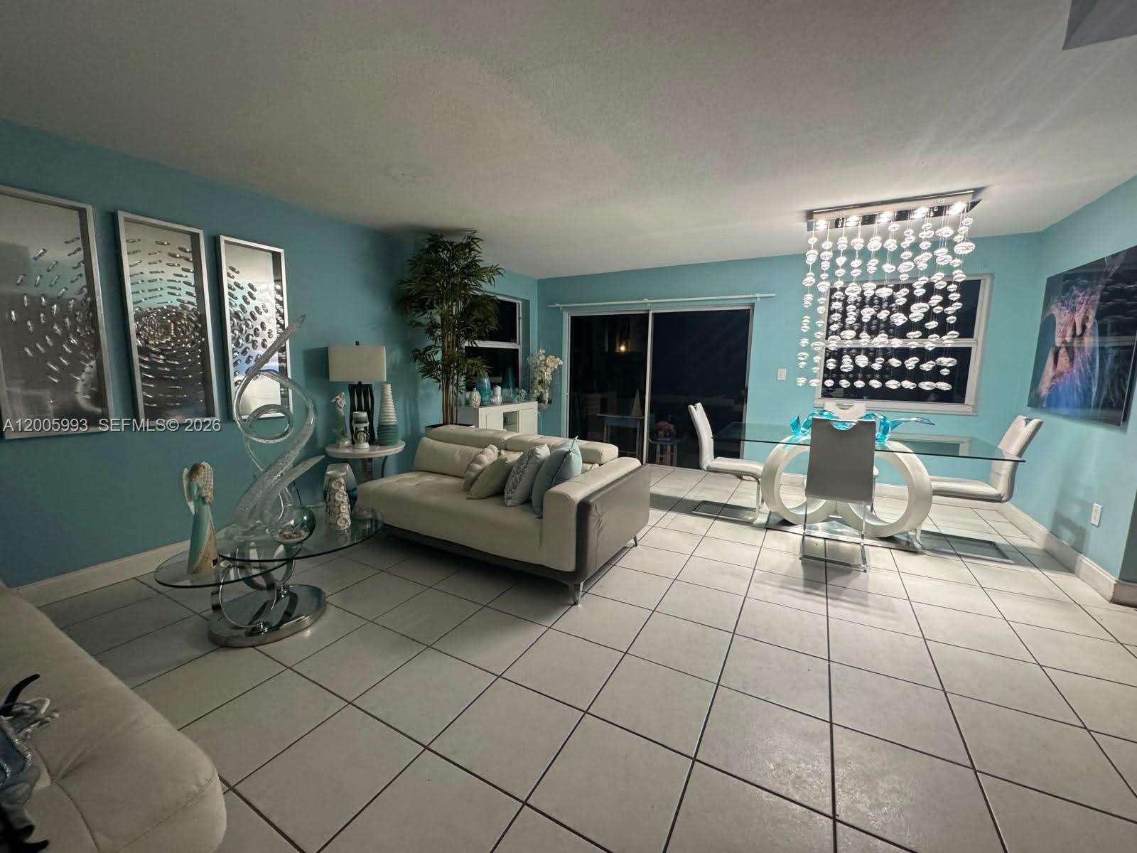 TAMIAMI LAKES SEC 5 - Residential