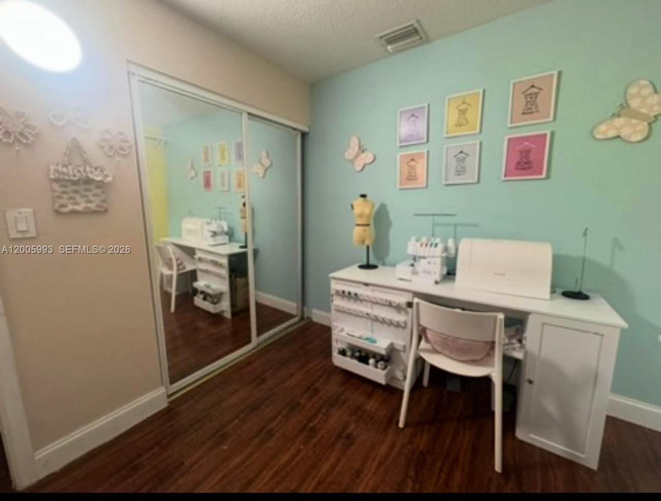 TAMIAMI LAKES SEC 5 - Residential