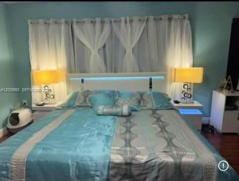 TAMIAMI LAKES SEC 5 - Residential