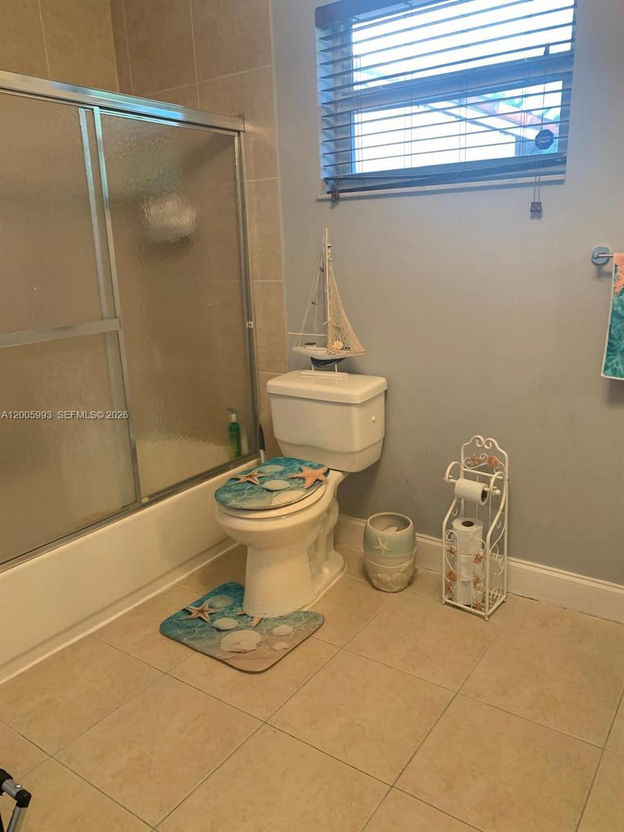 TAMIAMI LAKES SEC 5 - Residential