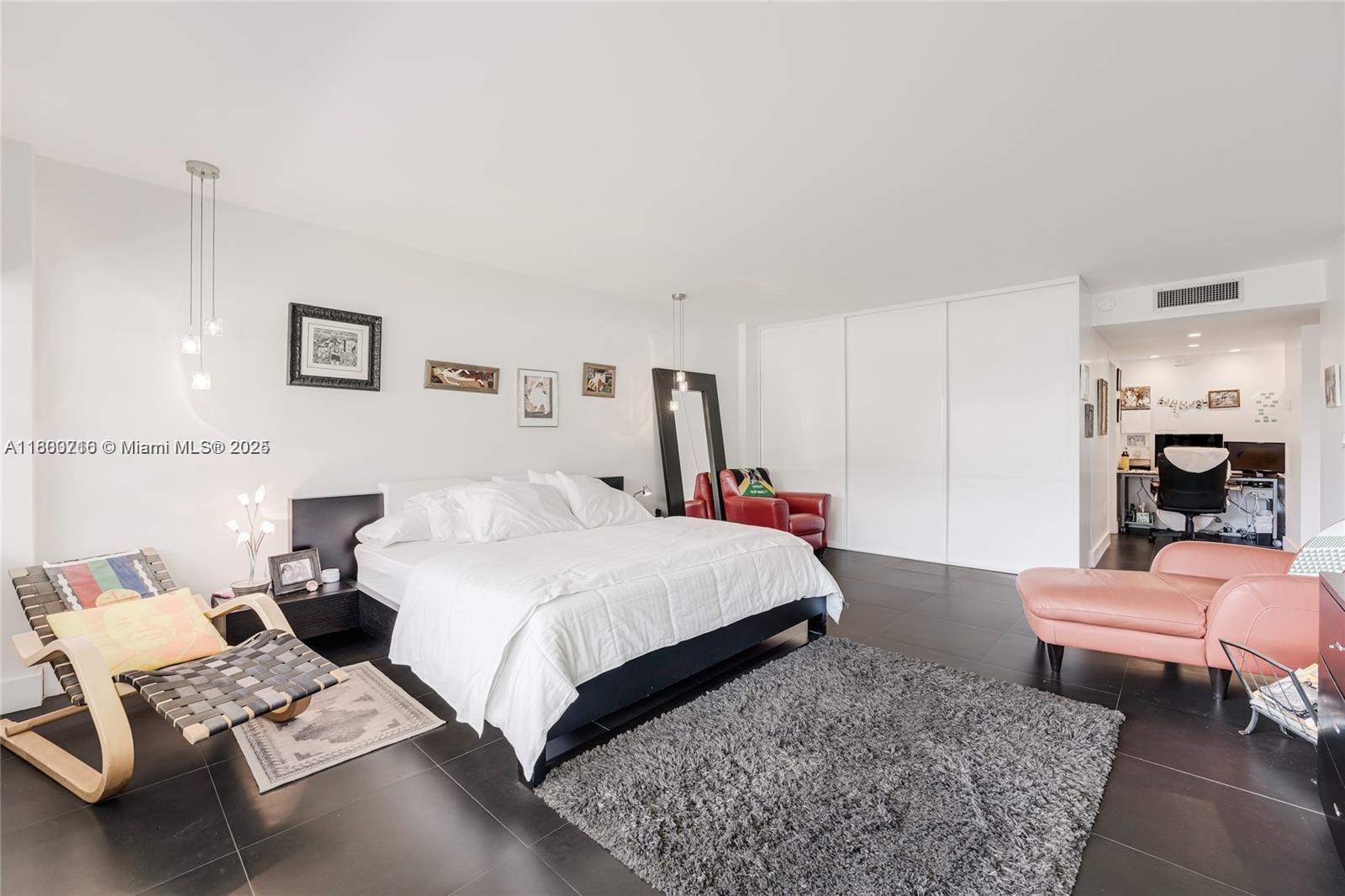 THE SHORES CONDO - Residential