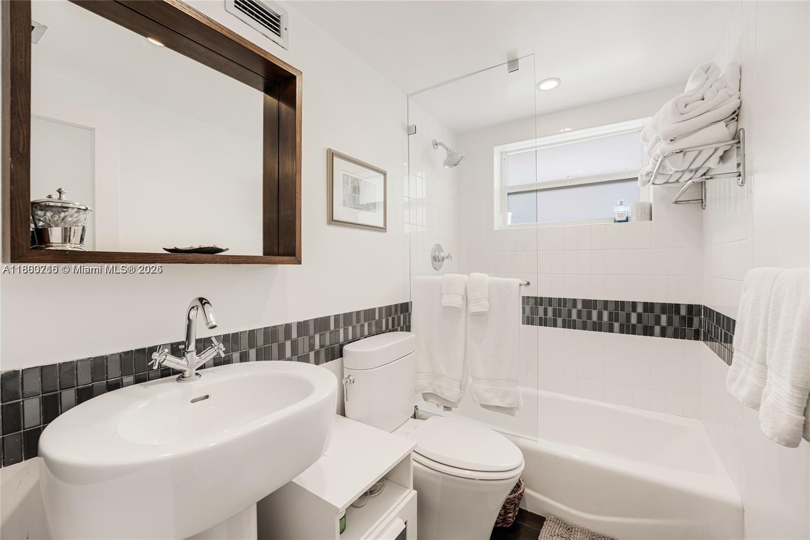 THE SHORES CONDO - Residential