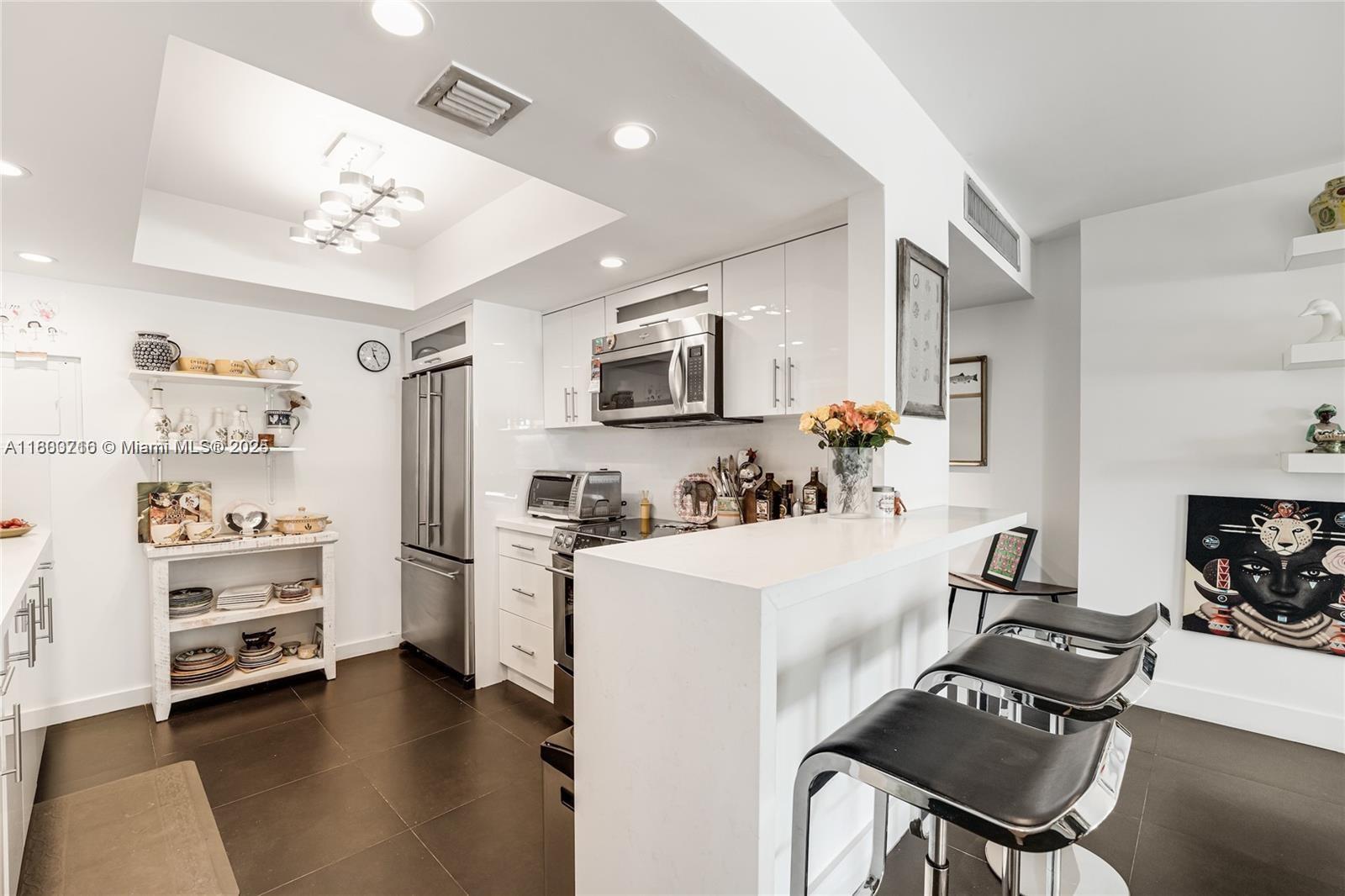 THE SHORES CONDO - Residential