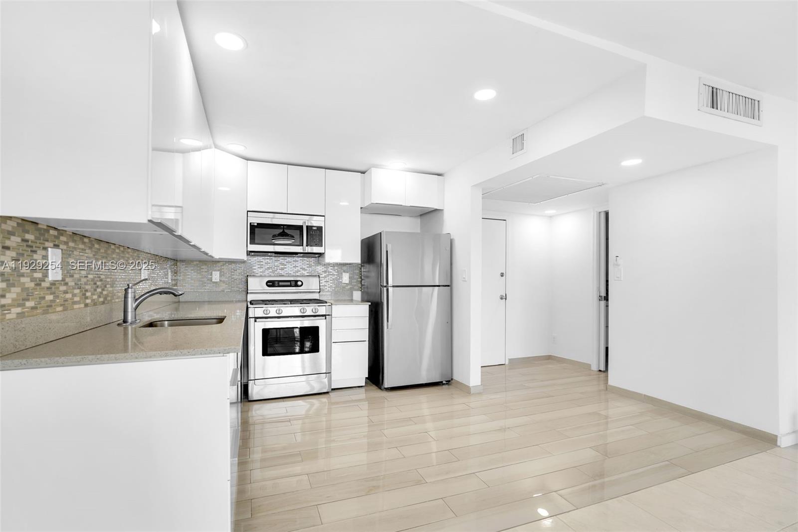 PARKER PLAZA CONDO ESTATE - Residential Lease