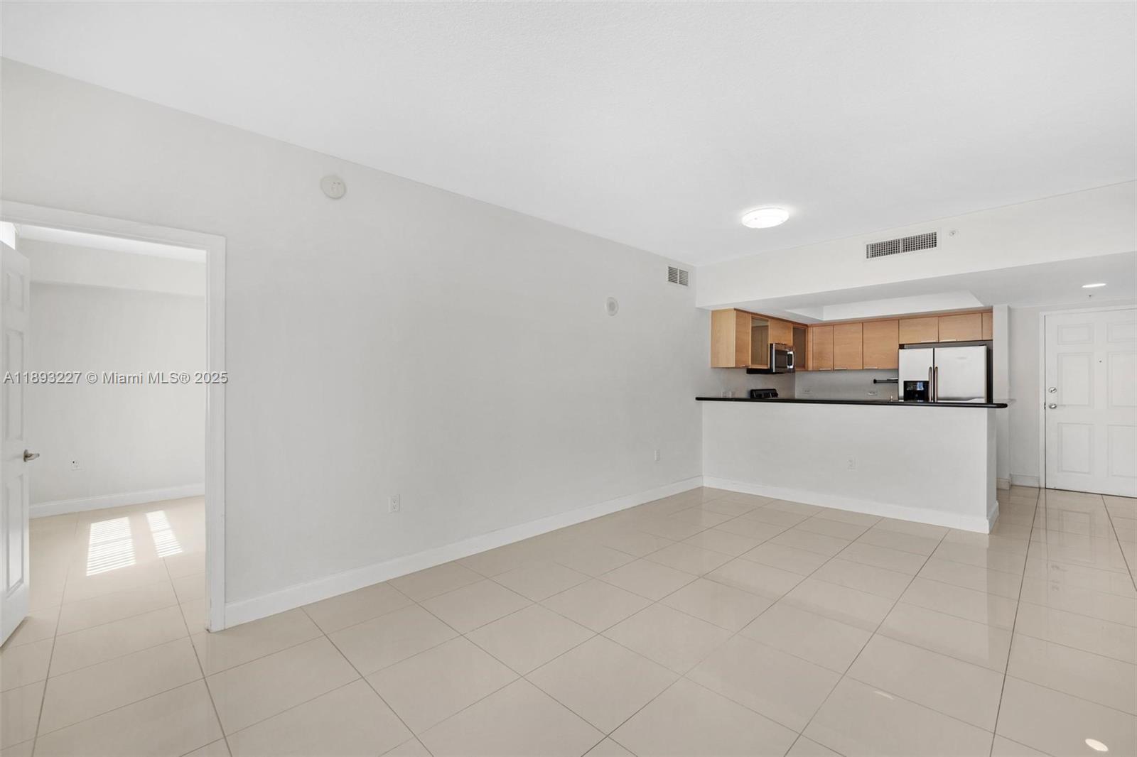 HOLLYWOOD STATION RES CON - Residential