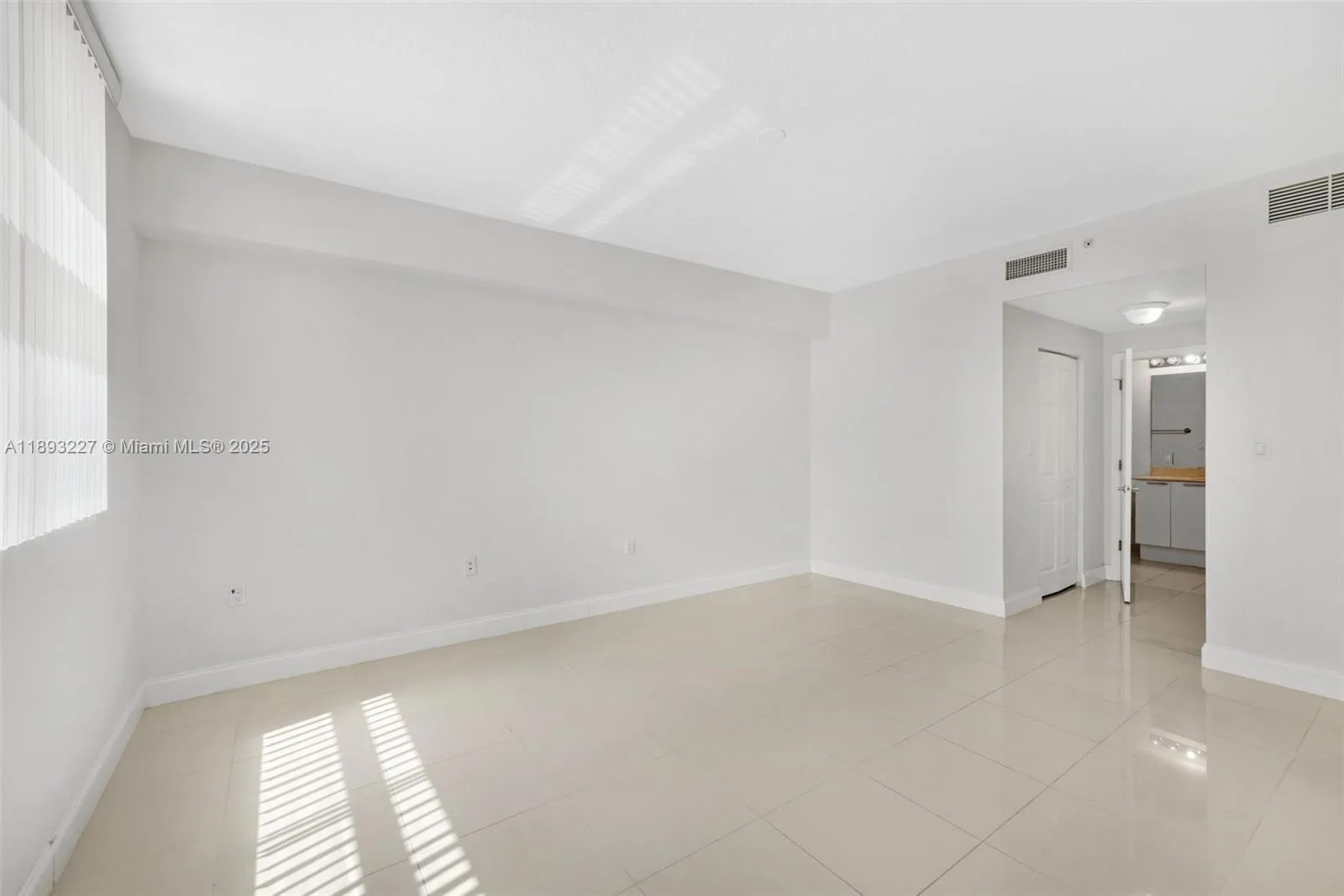 Hollywood, Florida 33020, United States, 2 Bedrooms Bedrooms, ,2 BathroomsBathrooms,Residential,Active,225135