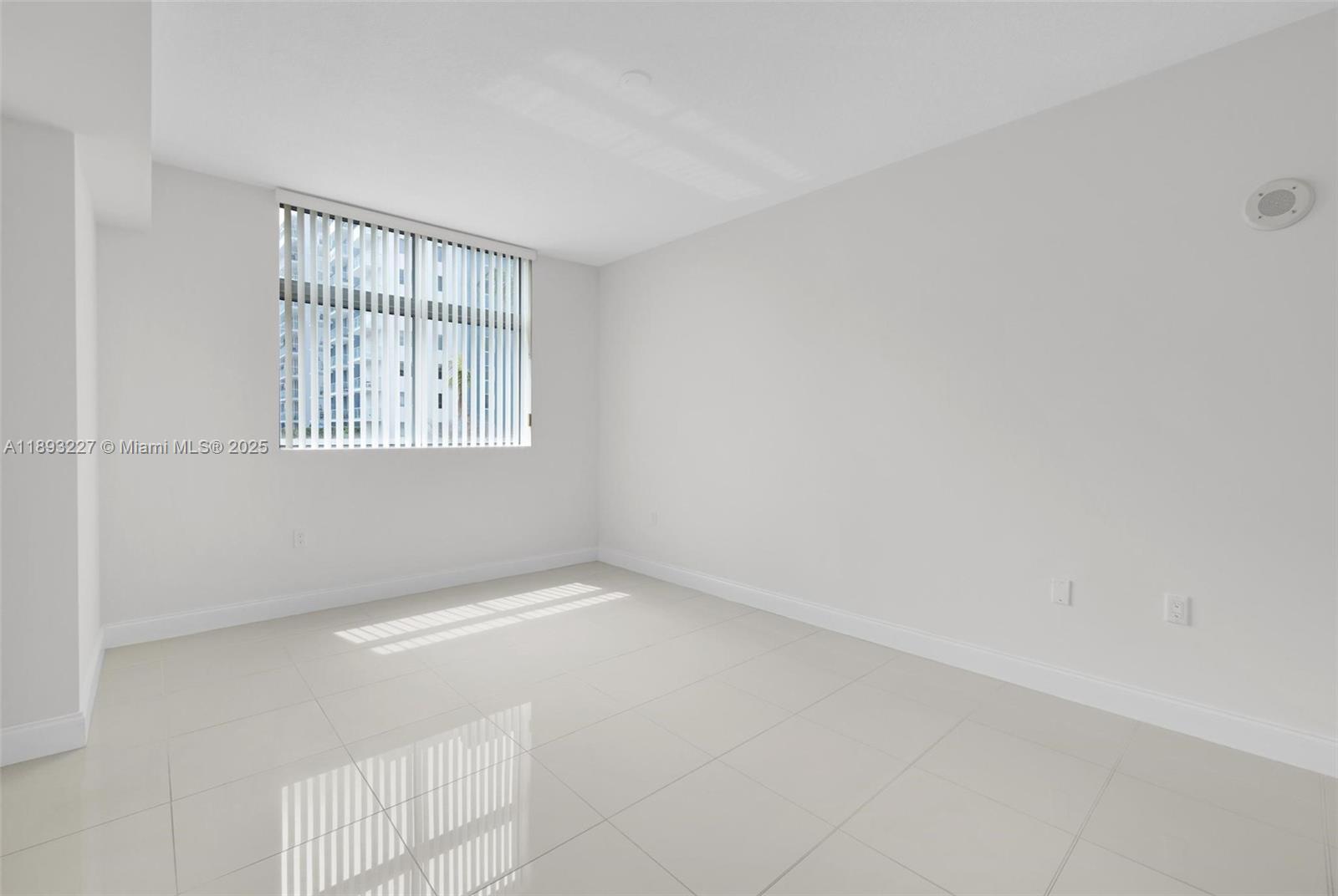 HOLLYWOOD STATION RES CON - Residential