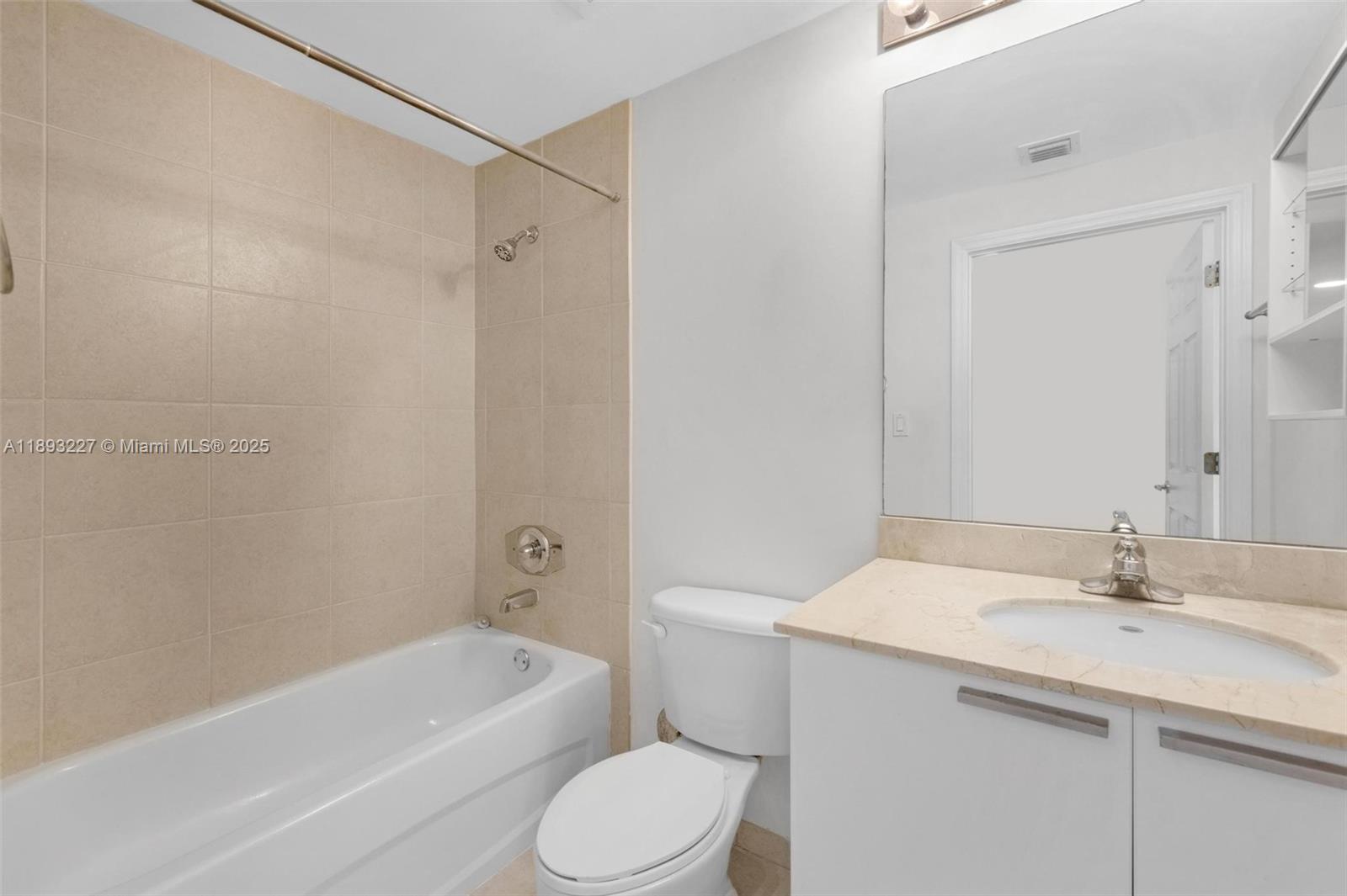 HOLLYWOOD STATION RES CON - Residential