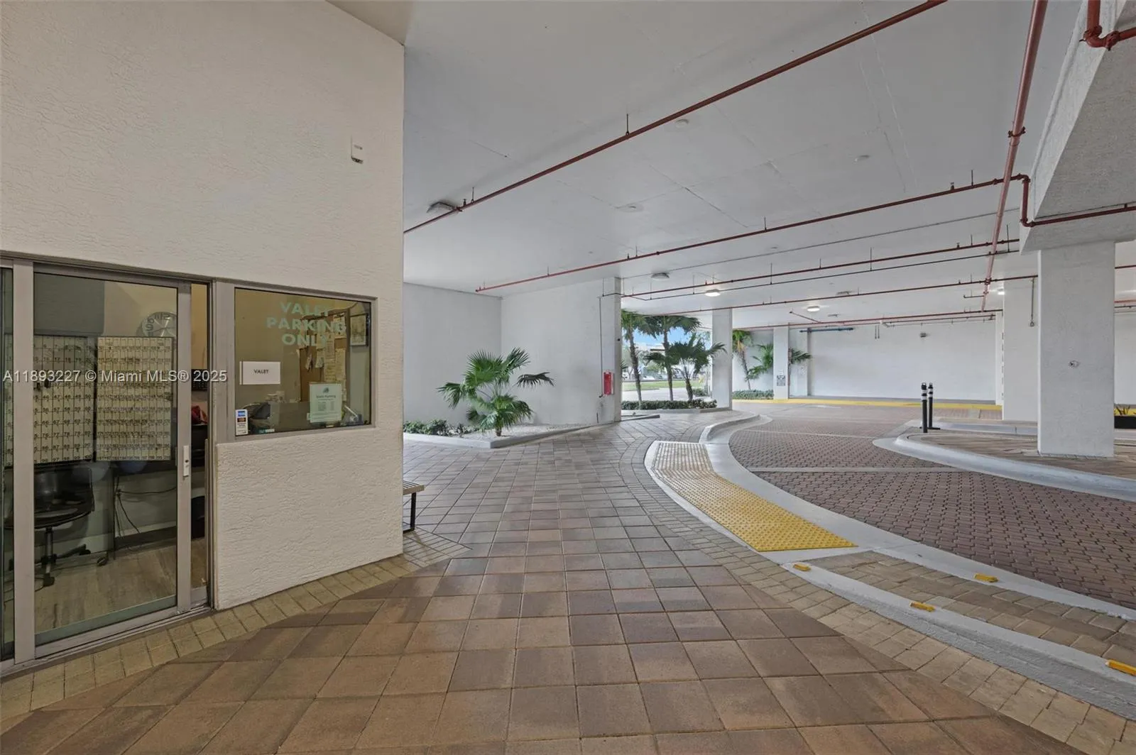 Hollywood, Florida 33020, United States, 2 Bedrooms Bedrooms, ,2 BathroomsBathrooms,Residential,Active,225135