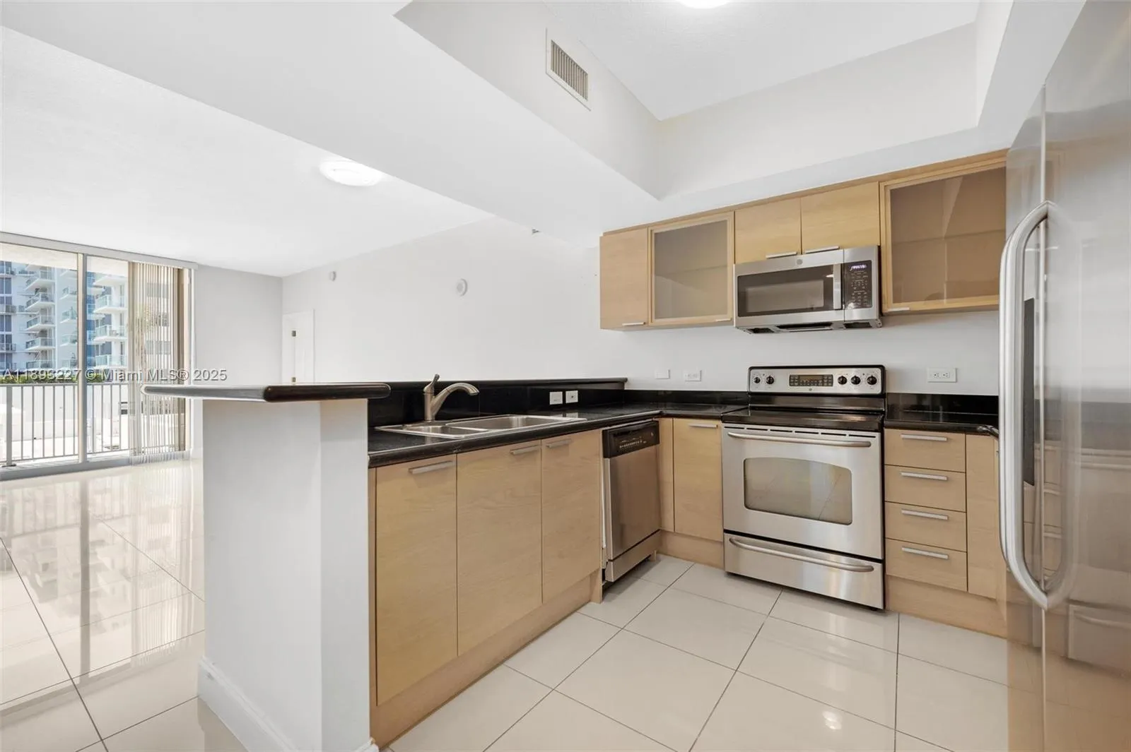 Hollywood, Florida 33020, United States, 2 Bedrooms Bedrooms, ,2 BathroomsBathrooms,Residential,Active,225135