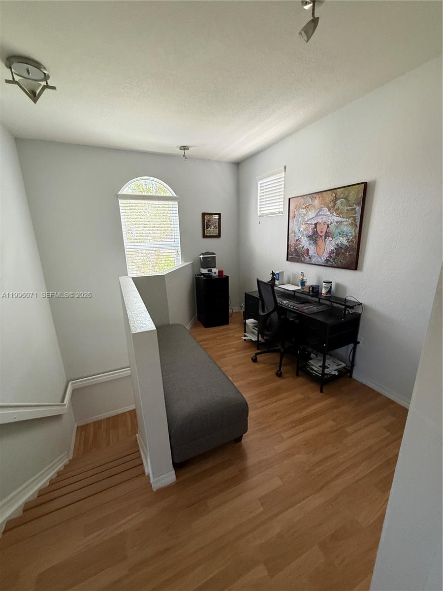 KENDALL BREEZE - Residential