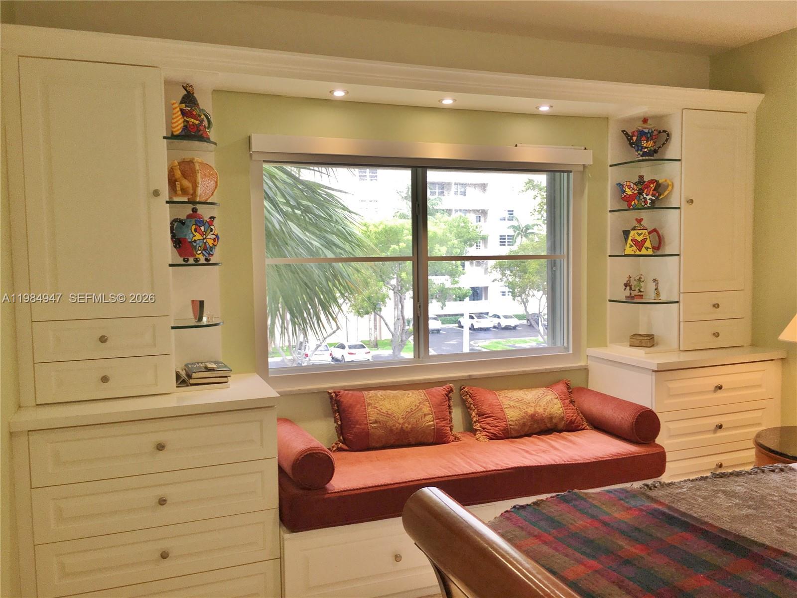 WATERS EDGE OF CORAL GABL - Residential