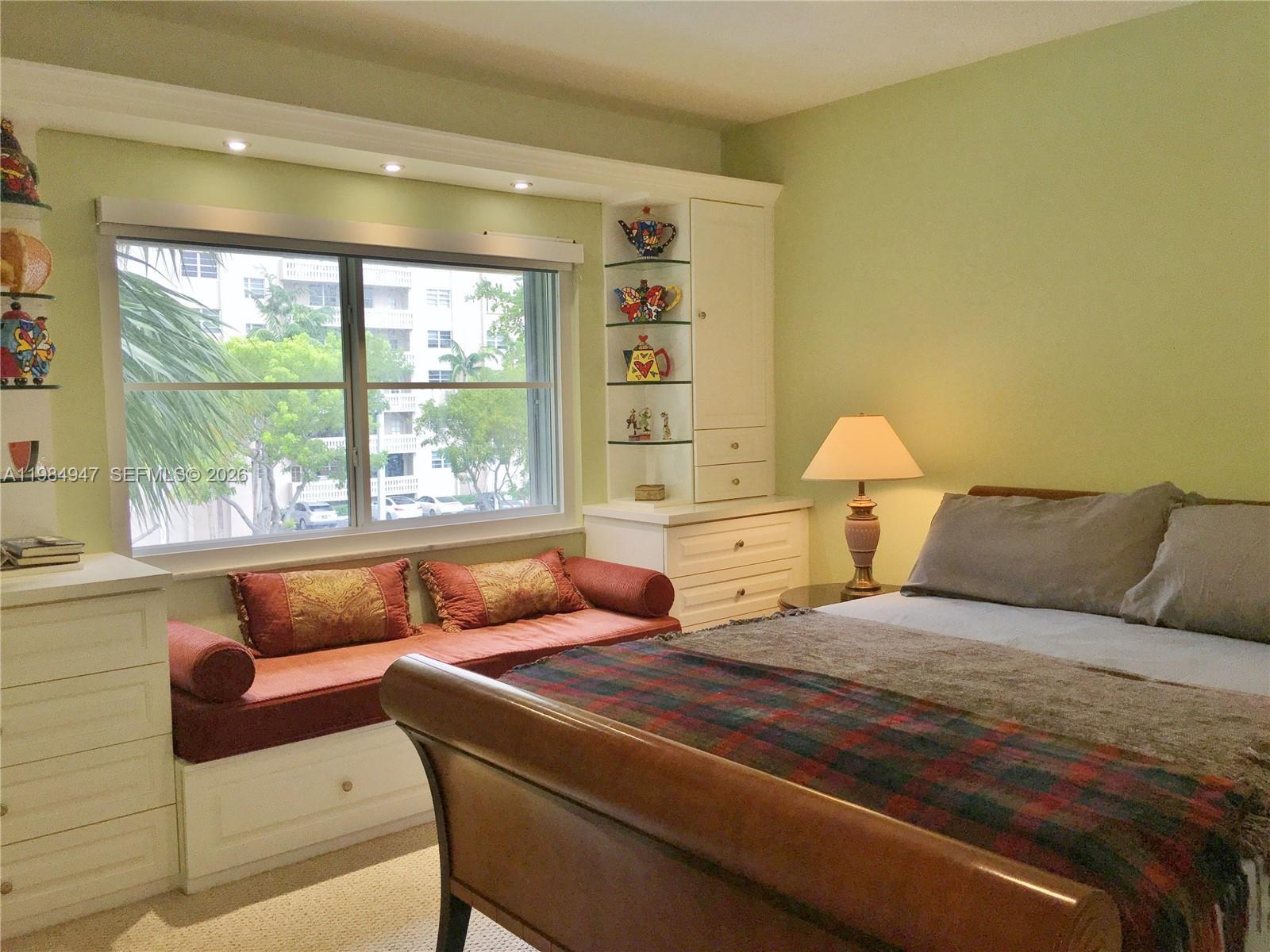 WATERS EDGE OF CORAL GABL - Residential