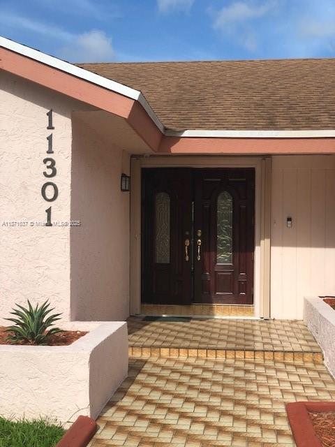 Please include with your offer, full rental application, police report, credit report , proof of income , valid ID. 1st month of rent and 2 security deposit.