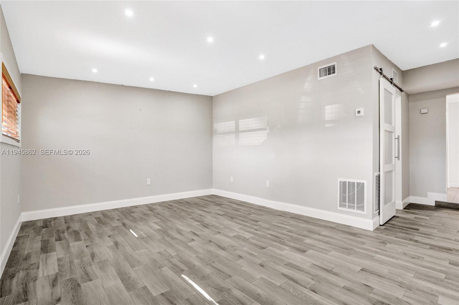 SKY LAKE ESTATES - Residential