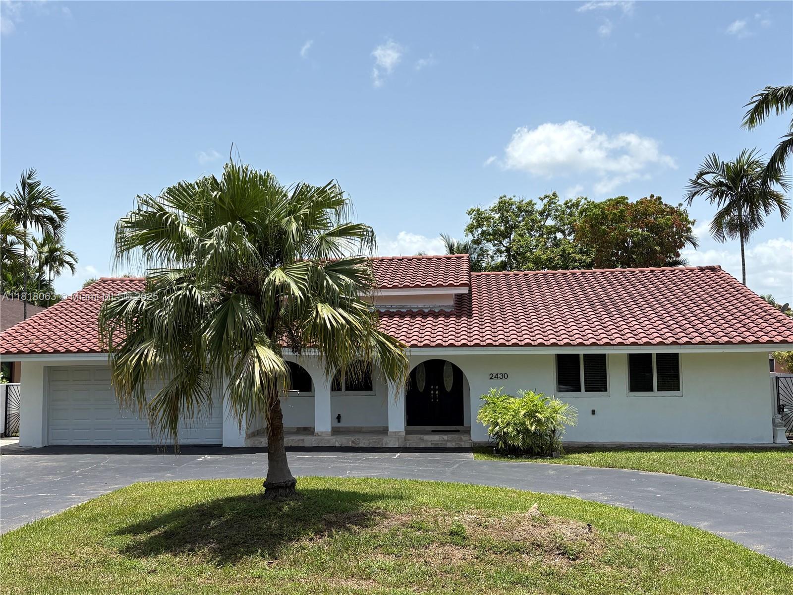2430 Sw 99th Ave, Miami, Broward County, Florida - 4 Bedrooms  
3 Bathrooms - 