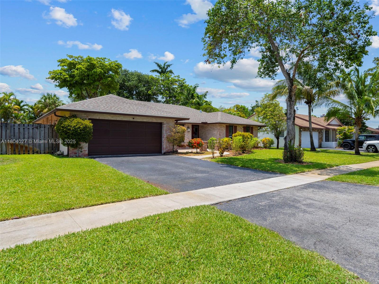 1281 Nw 76th Ave, Plantation, Miami-Dade County, Florida - 3 Bedrooms  
2 Bathrooms - 