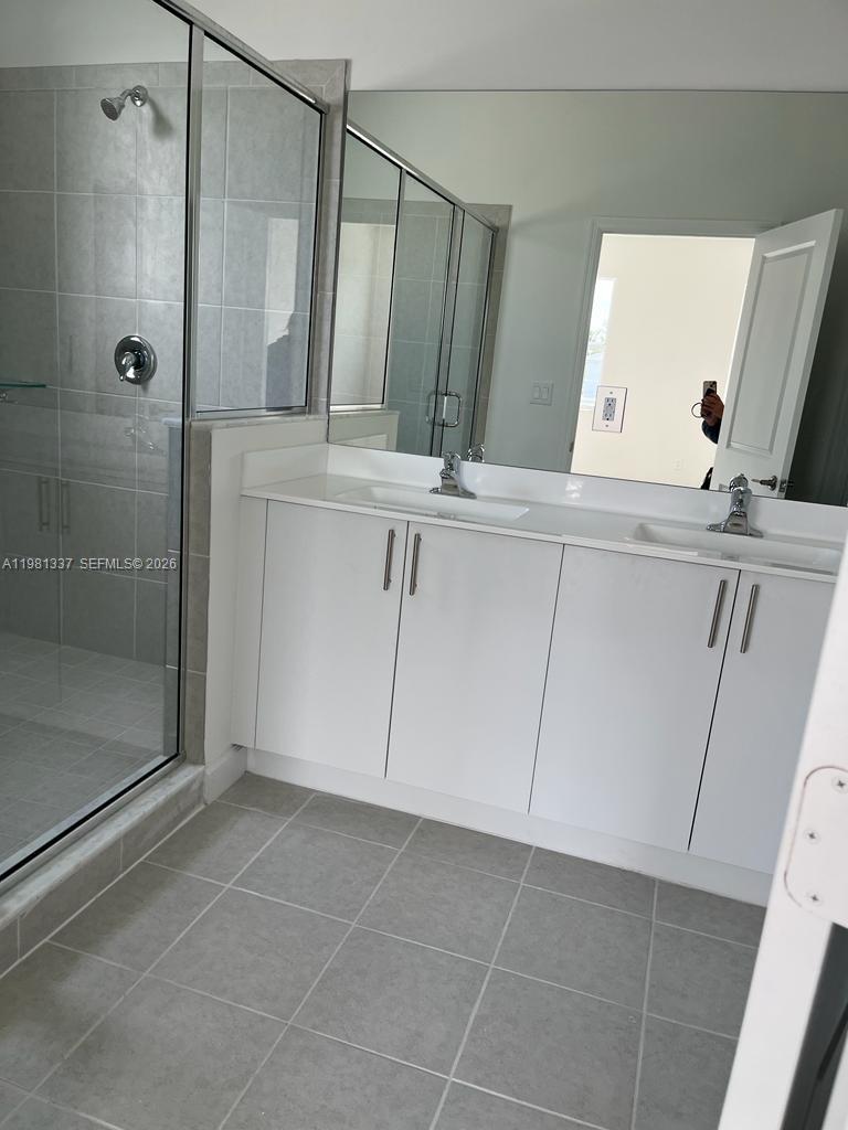 KINGS GROVE - Residential Lease