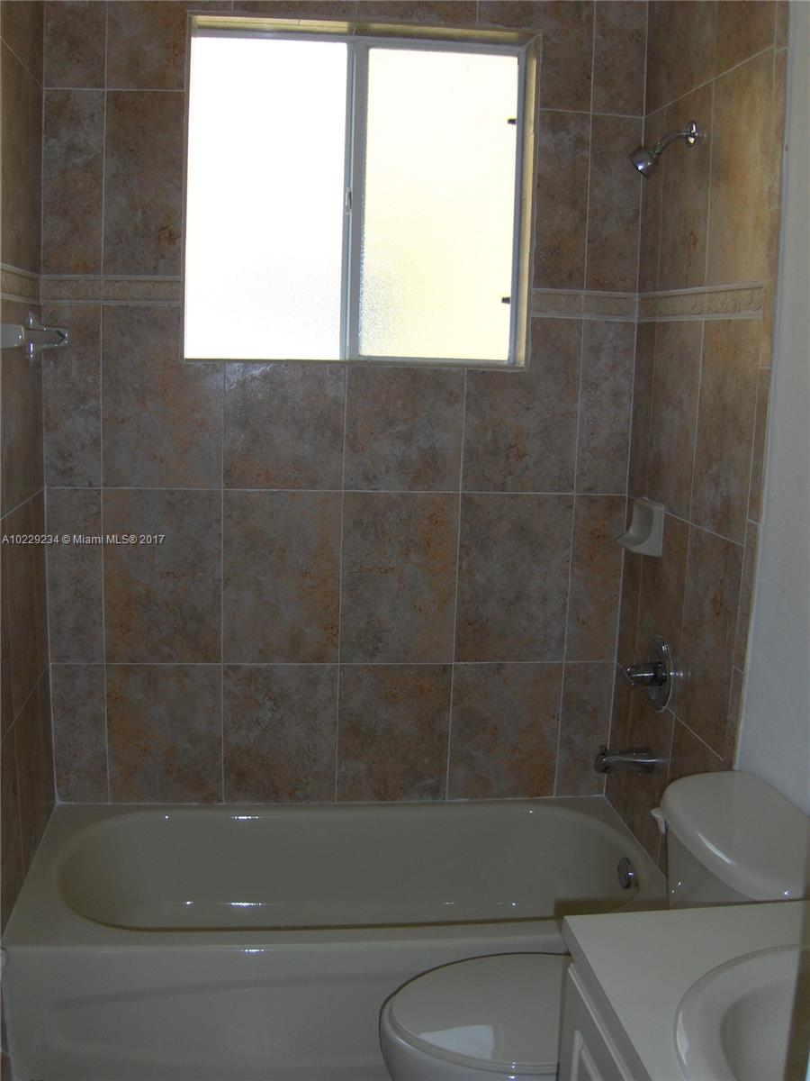 VITRAN AT NARANJA ESTATES - Residential Lease