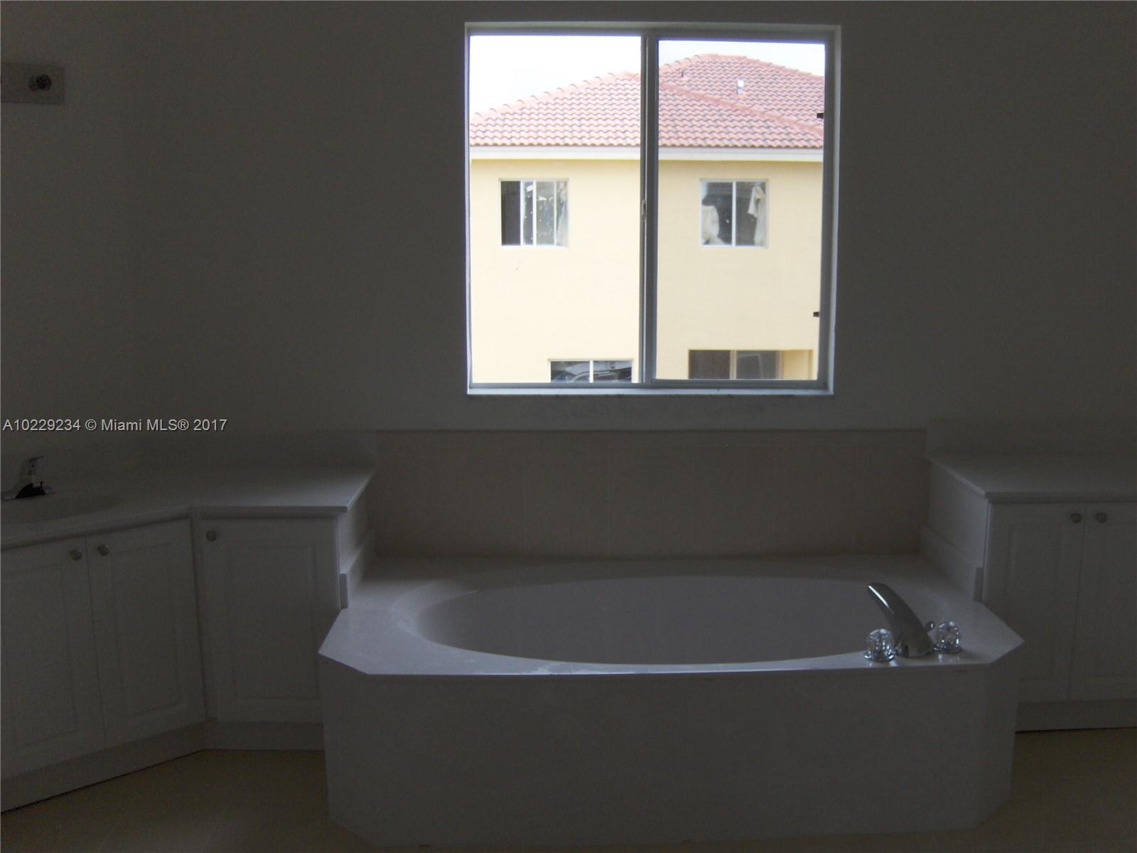 VITRAN AT NARANJA ESTATES - Residential Lease