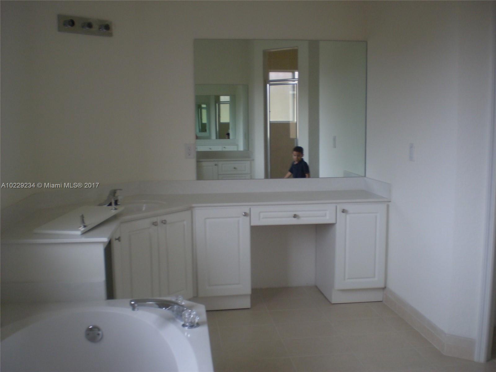 VITRAN AT NARANJA ESTATES - Residential Lease