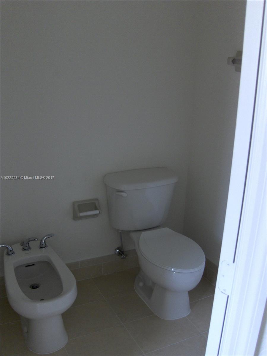 VITRAN AT NARANJA ESTATES - Residential Lease