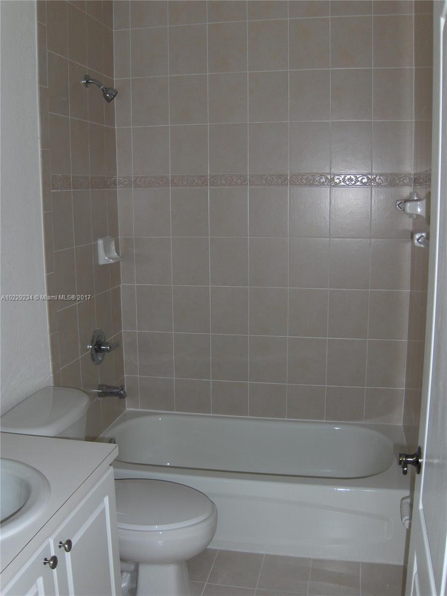 VITRAN AT NARANJA ESTATES - Residential Lease