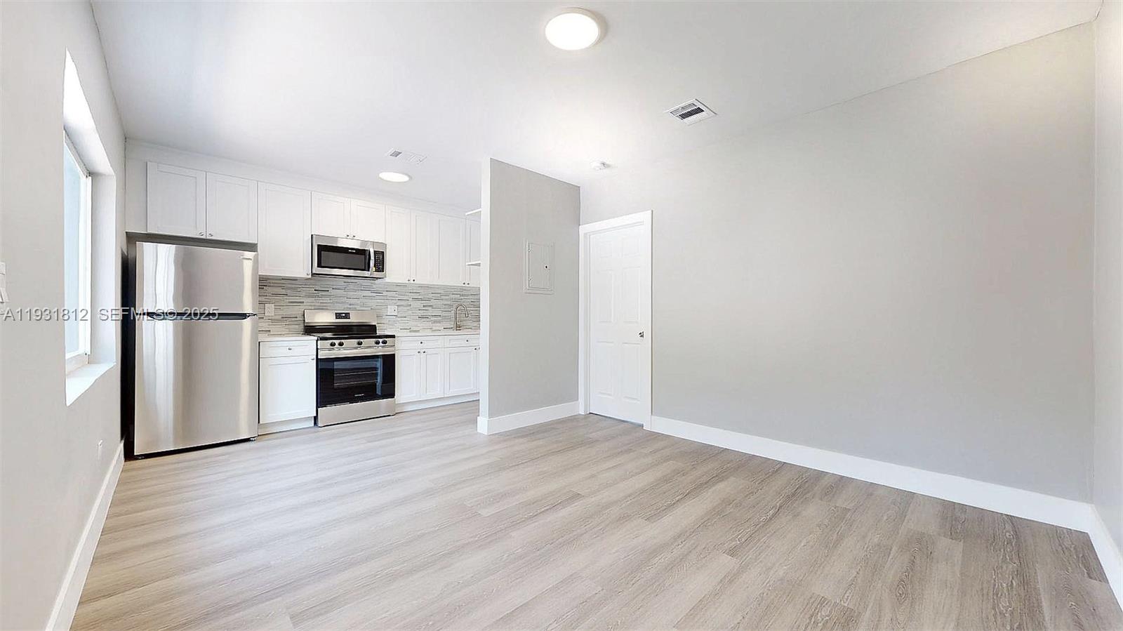 HIALEAH 7TH ADDN - Residential Lease